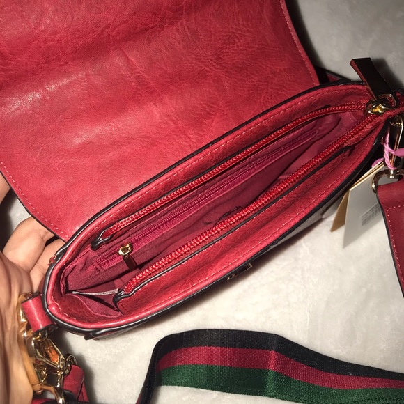 Red Purse ❤️💚❤️ - Picture 4 of 4